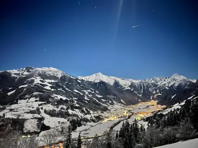 Ein allgemeiner Bergblick oder ein Berglick von der Ferienwohnung aus
