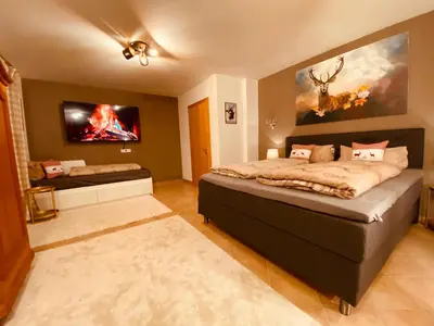 Ein Bett oder Betten in einem Zimmer der Unterkunft Chalet Platzhirsch Zillertal Panoramablick Sauna Ski out
