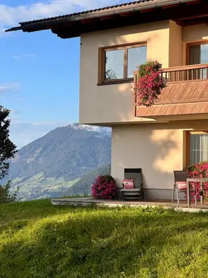 Ein allgemeiner Bergblick oder ein Berglick von der Ferienwohnung aus