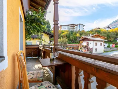 Ein allgemeiner Bergblick oder ein Berglick von des Ferienhauses aus