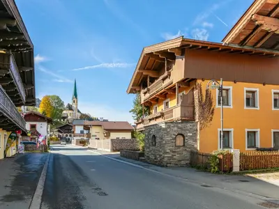 Das Gebäude in dem sich das Ferienhaus befindet