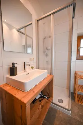 Ein Badezimmer in der Unterkunft Landhaus Simone incl JOKER CARD by All in One Apartments