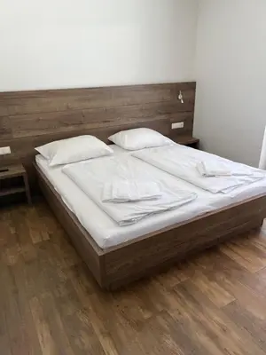 Ein Bett oder Betten in einem Zimmer der Unterkunft Merwede Wasserfallblick