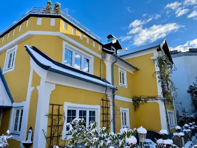 Das Gebäude in dem sich das Ferienhaus befindet