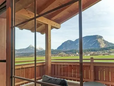 Ein allgemeiner Bergblick oder ein Berglick von der Ferienwohnung aus