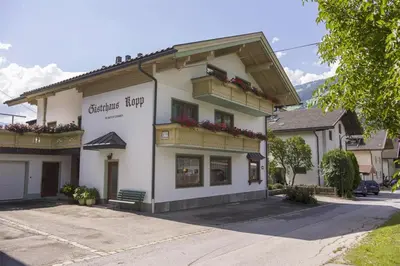 Das Gebäude in dem sich das Bed & Breakfast befindet