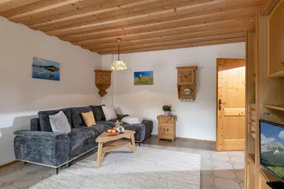 Ein Sitzbereich in der Unterkunft Haus Alexandra