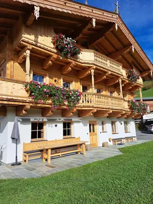 Das Gebäude in dem sich der Bauernhof befindet
