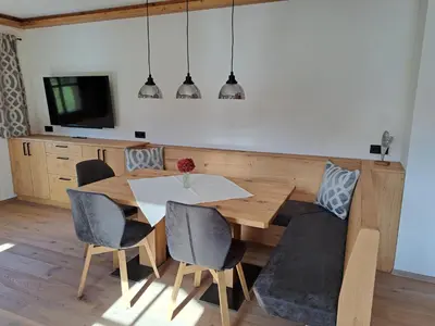 Ein Sitzbereich in der Unterkunft Ferienwohnung Altrach