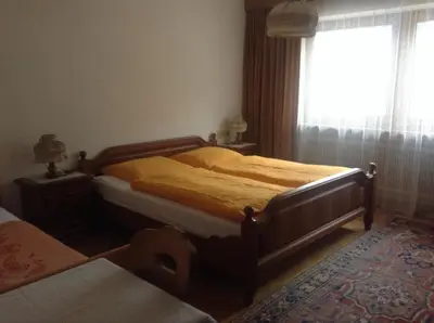 Ein Bett oder Betten in einem Zimmer der Unterkunft Ferienwohnung Blumen Penz
