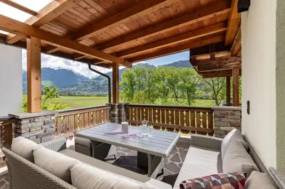 Ein allgemeiner Bergblick oder ein Berglick von der Ferienwohnung aus
