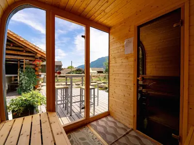 Ein allgemeiner Bergblick oder ein Berglick von des Ferienhauses aus