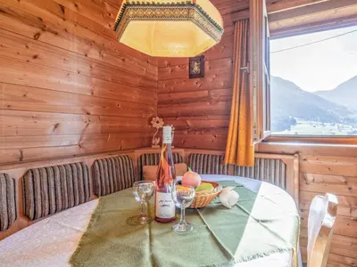 Ein allgemeiner Bergblick oder ein Berglick von der Ferienwohnung aus