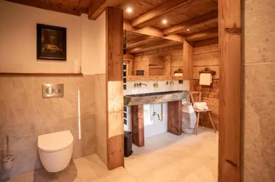 Ein Badezimmer in der Unterkunft Hunters Lodge Chalet Superior