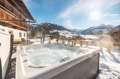 Ein allgemeiner Bergblick oder ein Berglick von der Villa aus