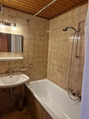 Ein Badezimmer in der Unterkunft Pension Alpenrose