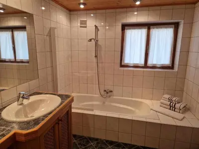 Ein Badezimmer in der Unterkunft Pension Alpenrose