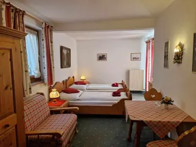 Ein Bett oder Betten in einem Zimmer der Unterkunft Pension Alpenrose