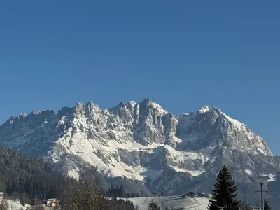 Ein allgemeiner Bergblick oder ein Berglick von der Ferienwohnung aus
