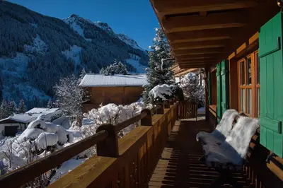 Ein allgemeiner Bergblick oder ein Berglick von des Ferienhauses aus