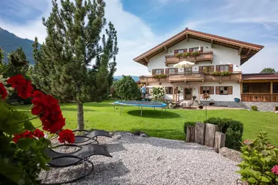 Ein allgemeiner Bergblick oder ein Berglick von der Ferienwohnung aus