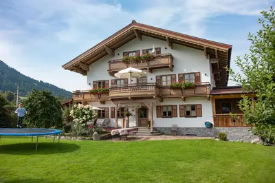Ein allgemeiner Bergblick oder ein Berglick von der Ferienwohnung aus