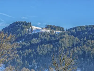 Ein allgemeiner Bergblick oder ein Berglick von des Chalets aus