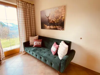 Ein Sitzbereich in der Unterkunft Chalet Panoramaview Garten Sauna Ski out