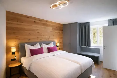 Ein Bett oder Betten in einem Zimmer der Unterkunft ALPENGONDEL Suite - by AlpenLuxus Collection