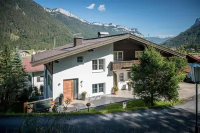 Ein allgemeiner Bergblick oder ein Berglick von der Ferienwohnung aus
