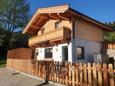 Das Gebäude in dem sich das Ferienhaus befindet