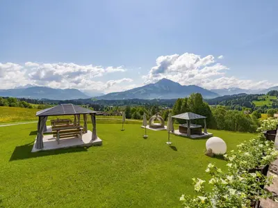 Ein allgemeiner Bergblick oder ein Berglick von der Ferienwohnung aus