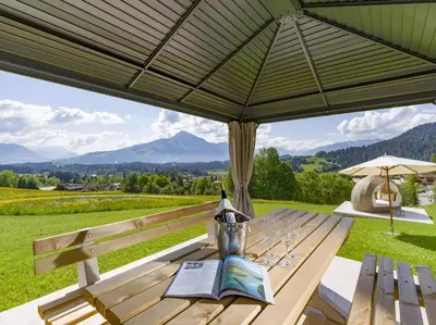 Ein allgemeiner Bergblick oder ein Berglick von der Ferienwohnung aus