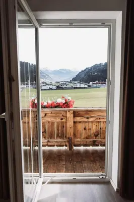 Ein allgemeiner Bergblick oder ein Berglick von der Ferienwohnung aus