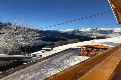 Ein allgemeiner Bergblick oder ein Berglick von der Ferienwohnung aus