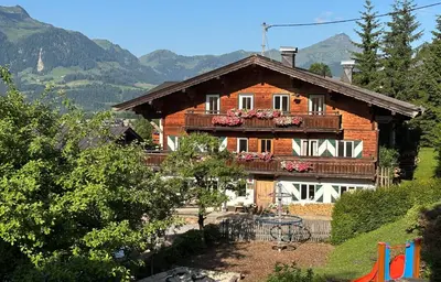 Ein allgemeiner Bergblick oder ein Berglick von der Ferienwohnung aus