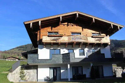 Das Gebäude in dem sich der Bauernhof befindet