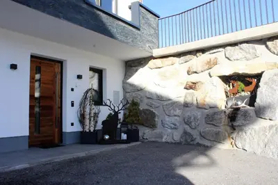Das Gebäude in dem sich der Bauernhof befindet