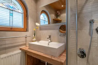 Ein Badezimmer in der Unterkunft Appartement Sonne im Ferienhaus Johanna - Mayrhofen-Hippach- In der Nähe von der Skipiste