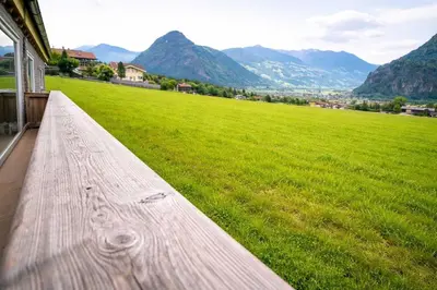 Ein allgemeiner Bergblick oder ein Berglick von des Chalets aus