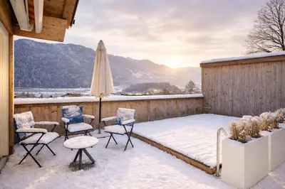 Ein allgemeiner Bergblick oder ein Berglick von des Chalets aus