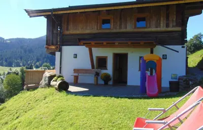 Ein allgemeiner Bergblick oder ein Berglick von des Chalets aus