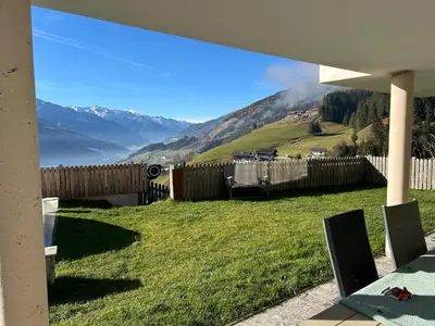 Ein allgemeiner Bergblick oder ein Berglick von der Ferienwohnung aus