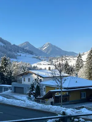 Ein allgemeiner Bergblick oder ein Berglick von der Ferienwohnung aus