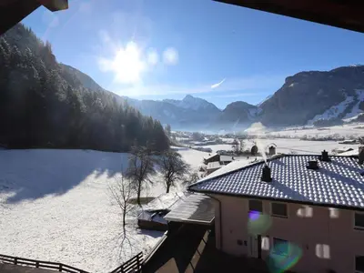 Ein allgemeiner Bergblick oder ein Berglick von der Ferienwohnung aus