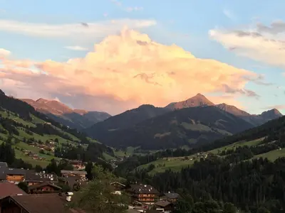 Ein allgemeiner Bergblick oder ein Berglick von der Ferienwohnung aus