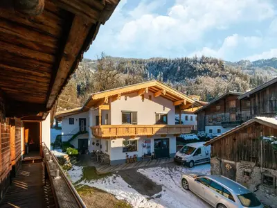 Ein allgemeiner Bergblick oder ein Berglick von des Ferienhauses aus