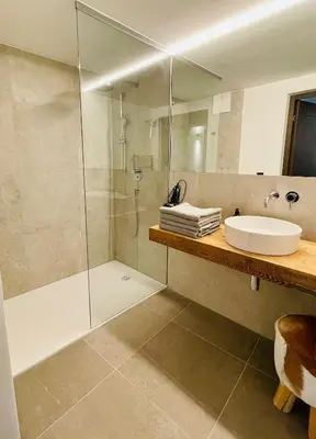 Ein Badezimmer in der Unterkunft Appartements Gasthof Traube Top 2