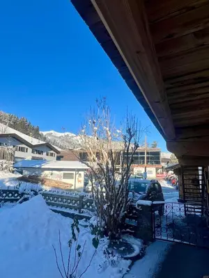 Ein allgemeiner Bergblick oder ein Berglick von der Ferienwohnung aus