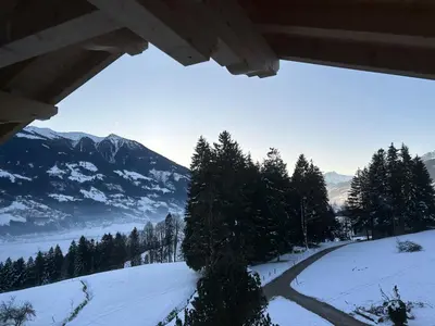 Ein allgemeiner Bergblick oder ein Berglick von der Ferienwohnung aus
